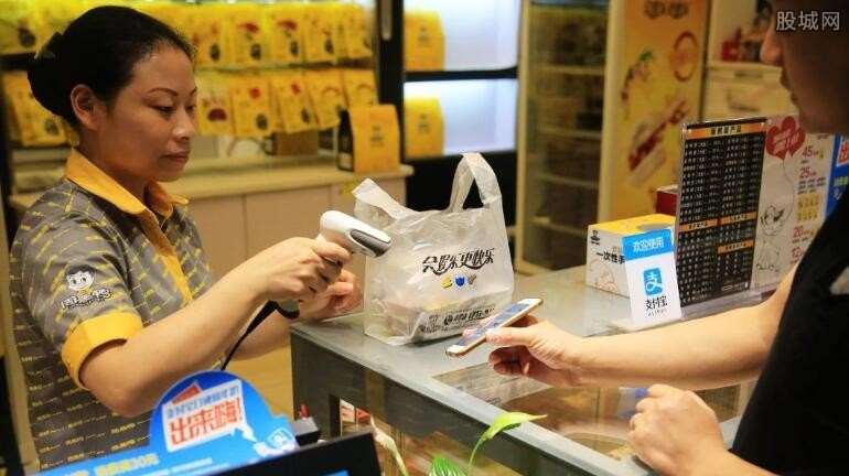 移動支付跟硬幣、紙幣支付，您選哪個？