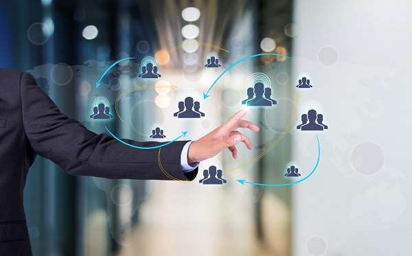 鐵打的銀行，流動(dòng)的高管：擁抱金融科技、年輕人走上C位