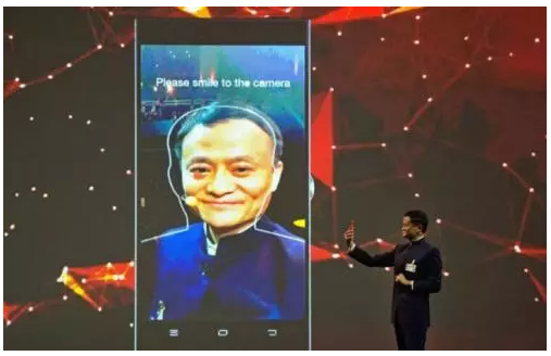 馬云演示刷臉支付